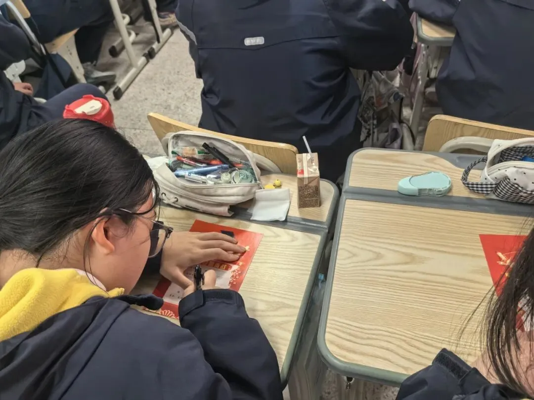 百日砺剑 逐梦中考——南苑中学九(13)班举行初三中考百日誓师活动 第30张 百日砺剑 逐梦中考——南苑中学九(13)班举行初三中考百日誓师活动 第30张