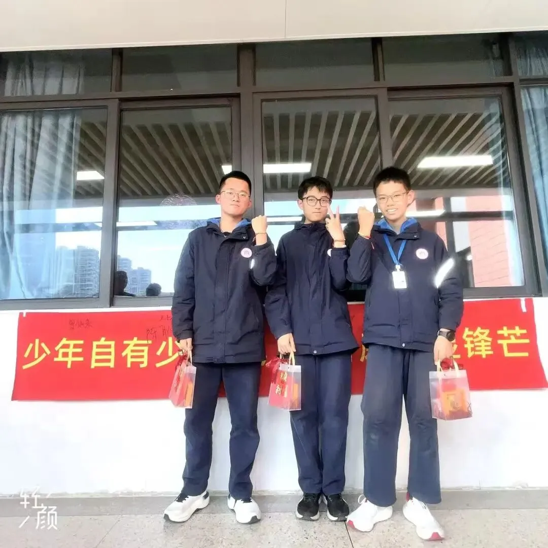百日砺剑 逐梦中考——南苑中学九(13)班举行初三中考百日誓师活动 第36张 百日砺剑 逐梦中考——南苑中学九(13)班举行初三中考百日誓师活动 第36张