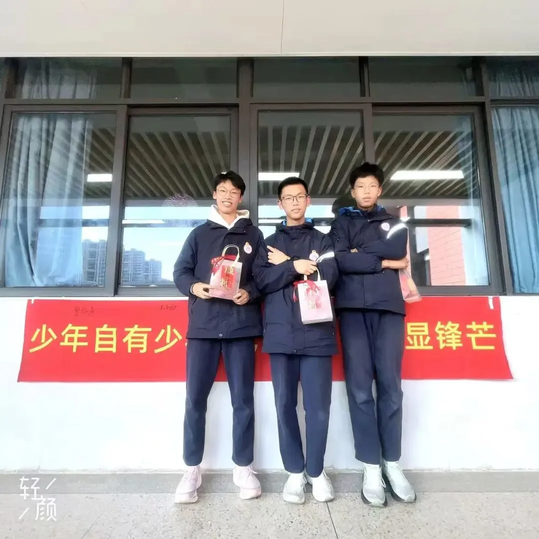百日砺剑 逐梦中考——南苑中学九(13)班举行初三中考百日誓师活动 第38张 百日砺剑 逐梦中考——南苑中学九(13)班举行初三中考百日誓师活动 第38张
