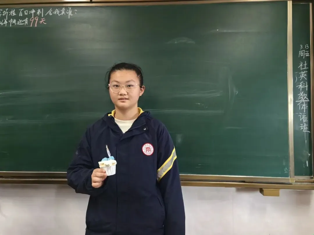 百日砺剑 逐梦中考——南苑中学九(13)班举行初三中考百日誓师活动 第46张 百日砺剑 逐梦中考——南苑中学九(13)班举行初三中考百日誓师活动 第46张