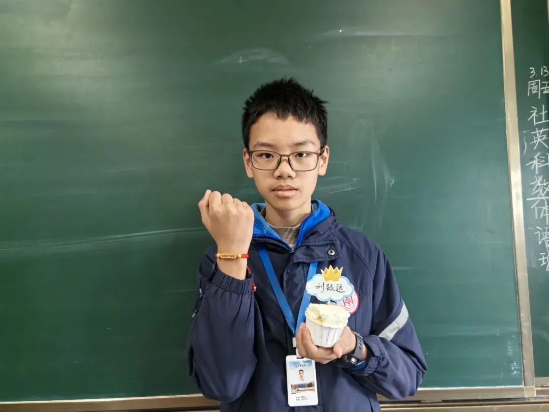 百日砺剑 逐梦中考——南苑中学九(13)班举行初三中考百日誓师活动 第53张 百日砺剑 逐梦中考——南苑中学九(13)班举行初三中考百日誓师活动 第53张