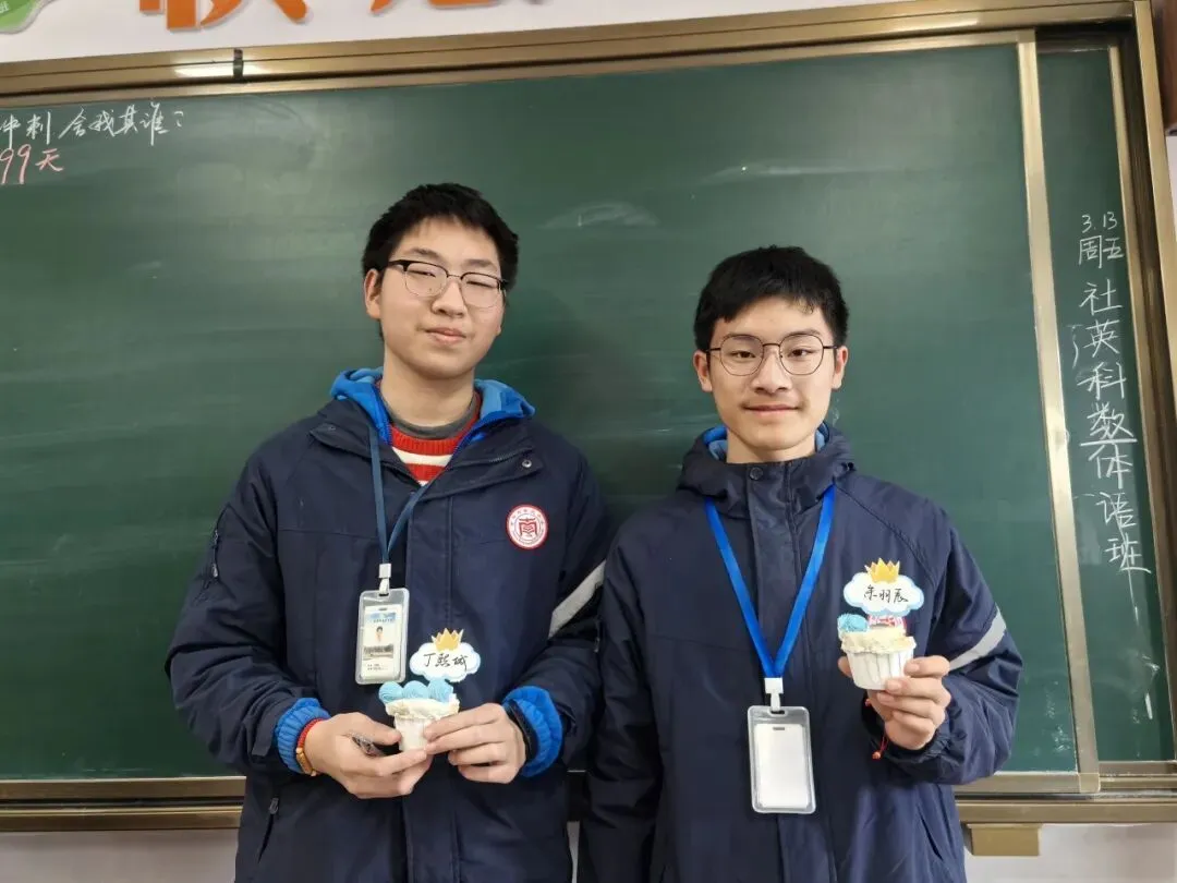 百日砺剑 逐梦中考——南苑中学九(13)班举行初三中考百日誓师活动 第56张 百日砺剑 逐梦中考——南苑中学九(13)班举行初三中考百日誓师活动 第56张