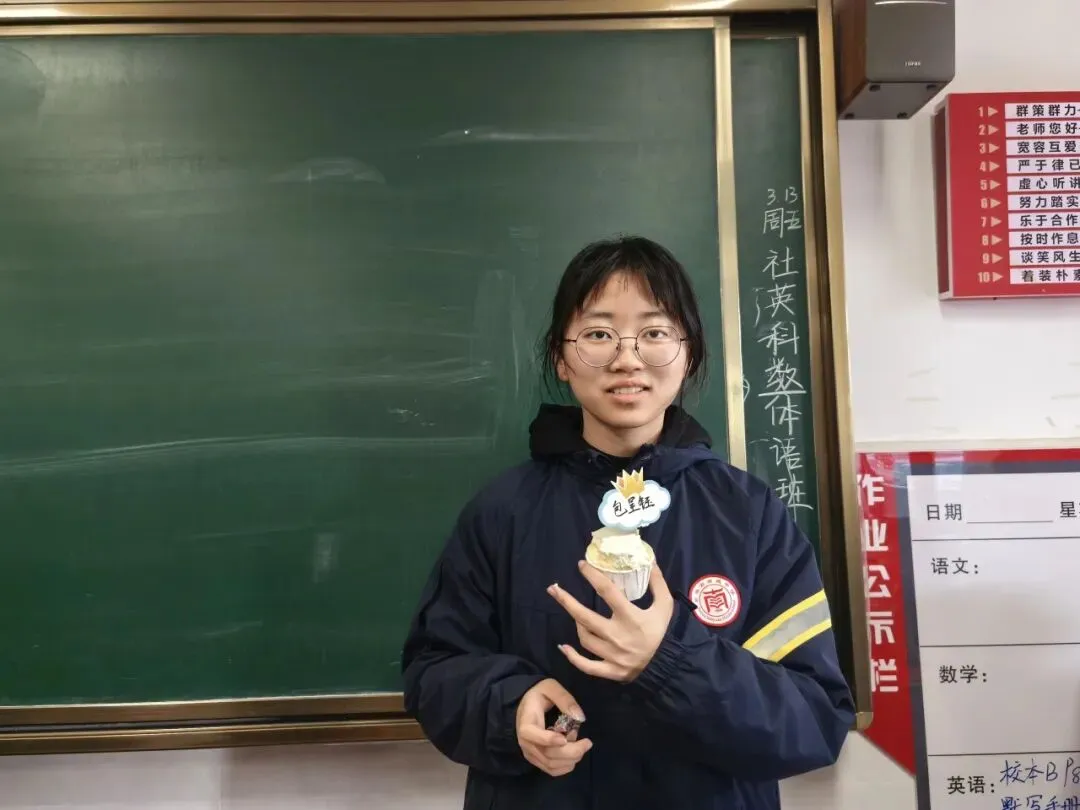 百日砺剑 逐梦中考——南苑中学九(13)班举行初三中考百日誓师活动 第58张 百日砺剑 逐梦中考——南苑中学九(13)班举行初三中考百日誓师活动 第58张