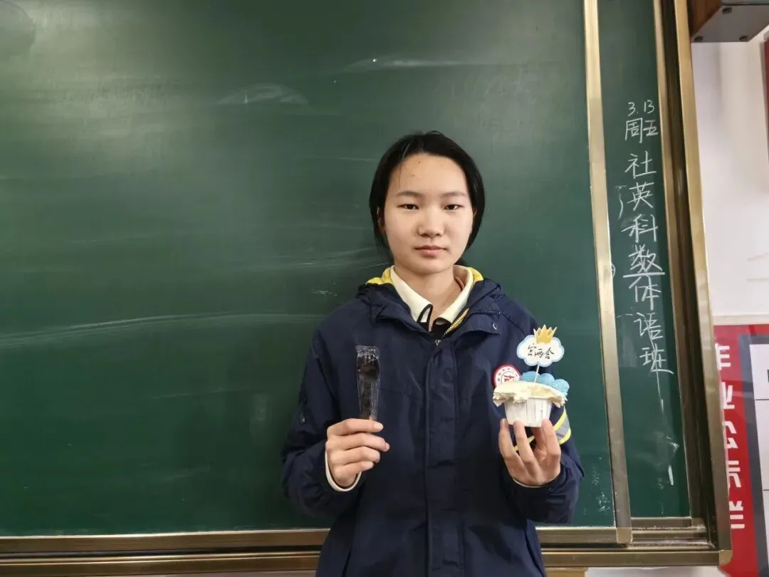 百日砺剑 逐梦中考——南苑中学九(13)班举行初三中考百日誓师活动 第61张 百日砺剑 逐梦中考——南苑中学九(13)班举行初三中考百日誓师活动 第61张