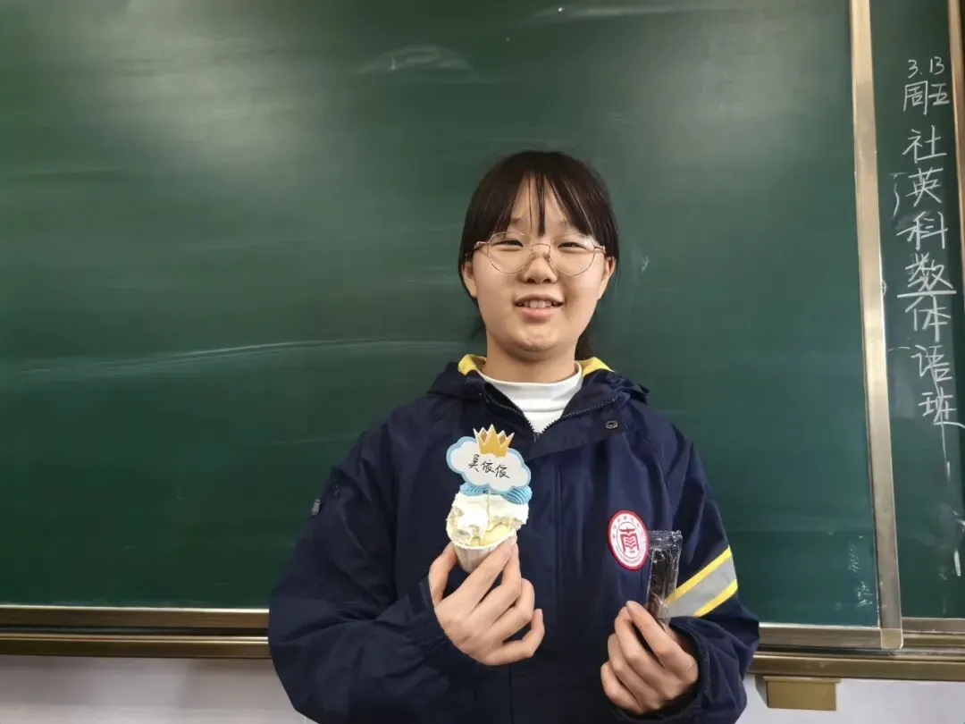 百日砺剑 逐梦中考——南苑中学九(13)班举行初三中考百日誓师活动 第62张 百日砺剑 逐梦中考——南苑中学九(13)班举行初三中考百日誓师活动 第62张