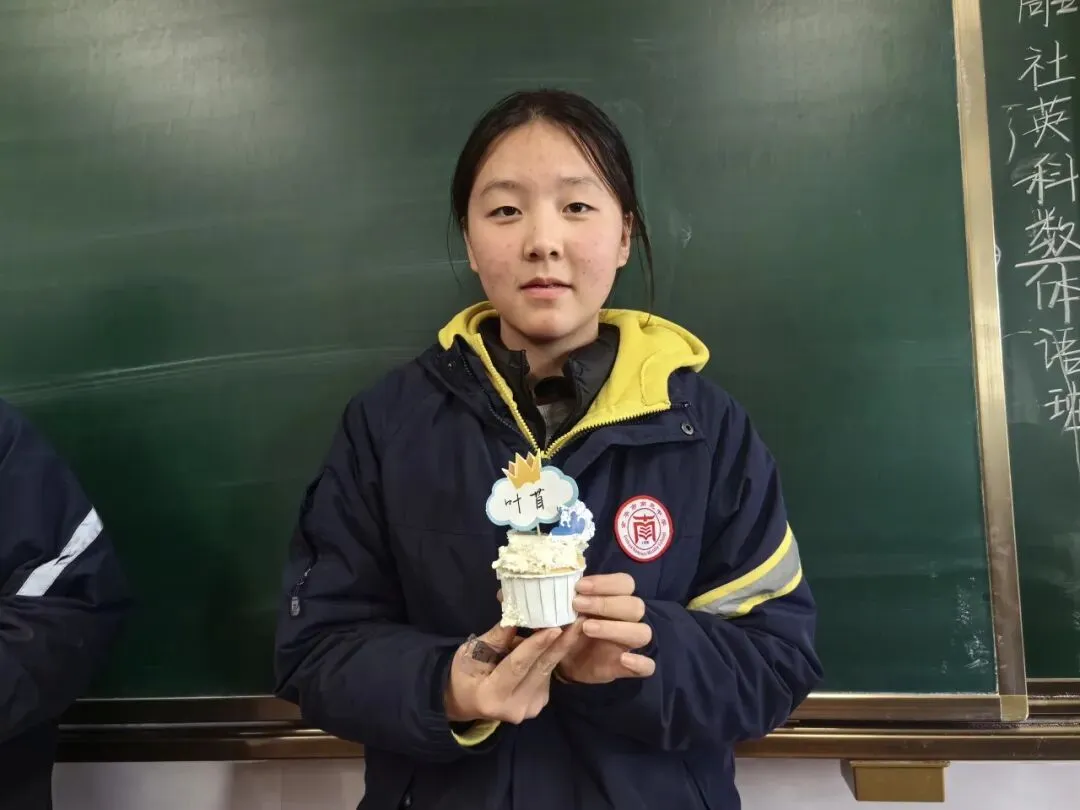 百日砺剑 逐梦中考——南苑中学九(13)班举行初三中考百日誓师活动 第64张 百日砺剑 逐梦中考——南苑中学九(13)班举行初三中考百日誓师活动 第64张