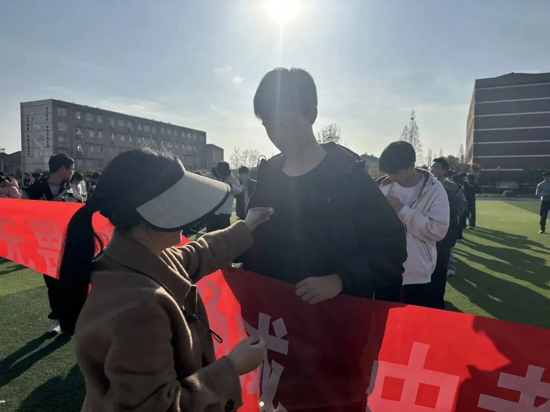 百日砺剑赴山海,青春逐梦赢中考!——江陵县沙岗镇初级中学中考百日誓师大会圆满举行-第16张图片-四季读书网