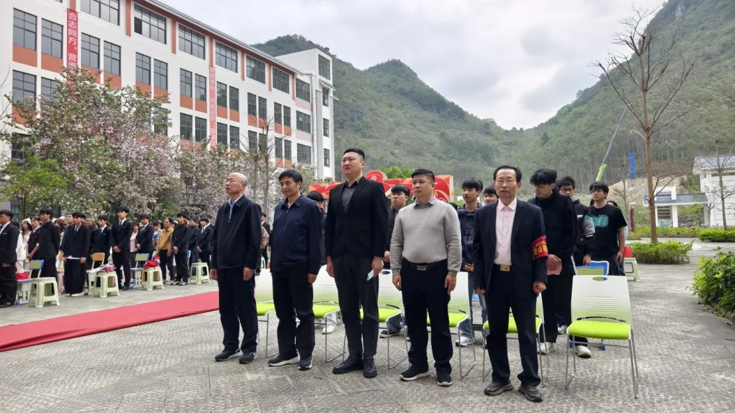 百日燃梦赴中考,十八加冕启新章! 来宾市金秋实验学校这场盛会燃动全场-第7张图片-四季读书网