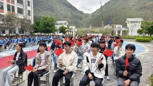 百日燃梦赴中考,十八加冕启新章! 来宾市金秋实验学校这场盛会燃动全场-第14张图片-四季读书网
