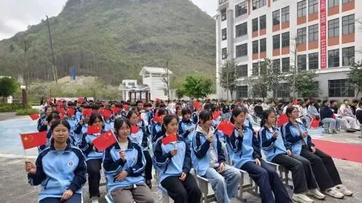 百日燃梦赴中考,十八加冕启新章! 来宾市金秋实验学校这场盛会燃动全场-第15张图片-四季读书网