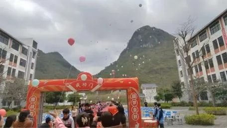 百日燃梦赴中考,十八加冕启新章! 来宾市金秋实验学校这场盛会燃动全场-第39张图片-四季读书网