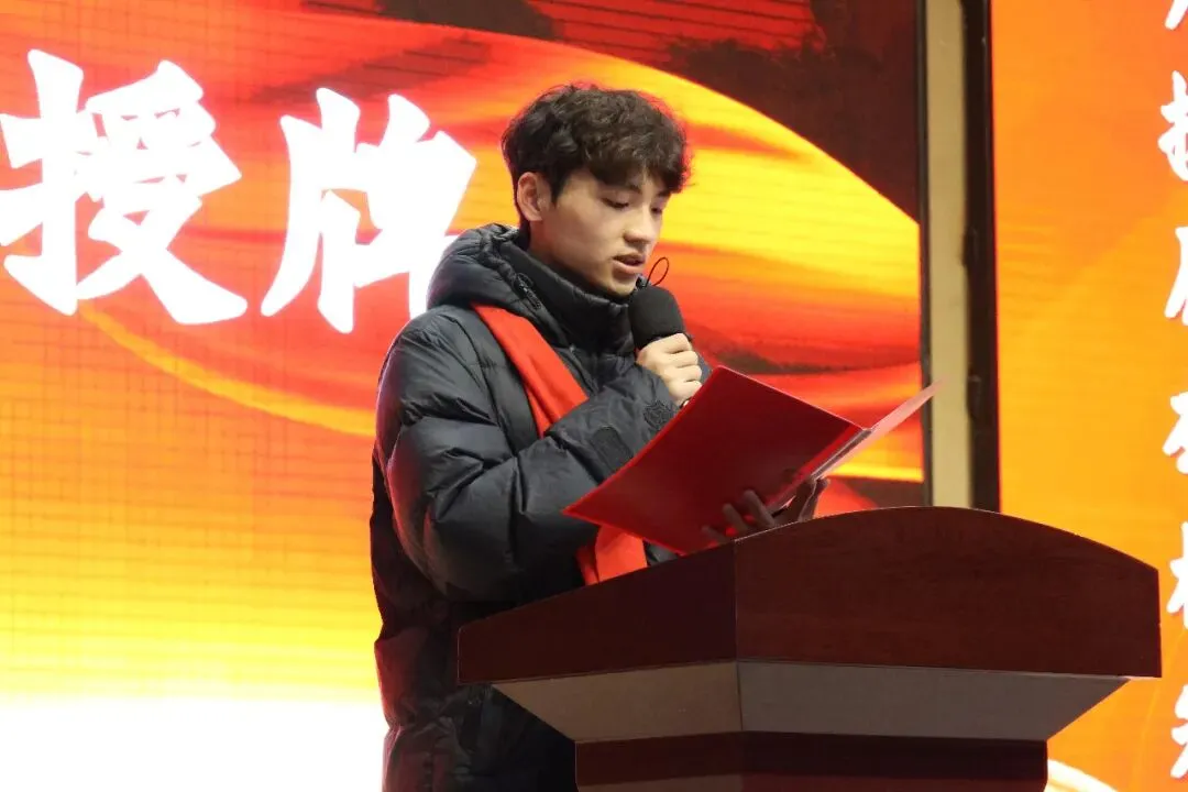 百日磨剑志凌云 誓师扬鞭赴中考——我校2023级中考百日誓师大会隆重举行 第6张 百日磨剑志凌云 誓师扬鞭赴中考——我校2023级中考百日誓师大会隆重举行 第6张