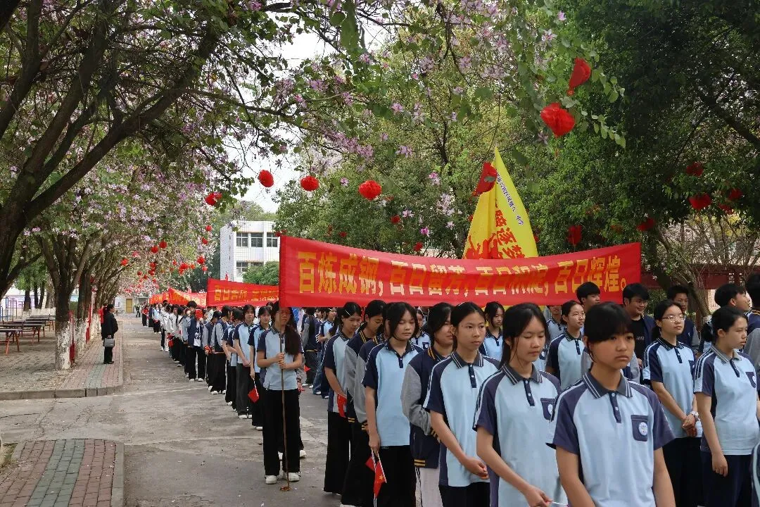 策马扬鞭正当时,圆梦中考在今朝——凤凰八一中学2026年中考百日誓师大会圆满举行 第16张 策马扬鞭正当时,圆梦中考在今朝——凤凰八一中学2026年中考百日誓师大会圆满举行 第16张