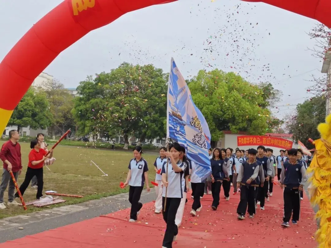 策马扬鞭正当时,圆梦中考在今朝——凤凰八一中学2026年中考百日誓师大会圆满举行 第17张 策马扬鞭正当时,圆梦中考在今朝——凤凰八一中学2026年中考百日誓师大会圆满举行 第17张