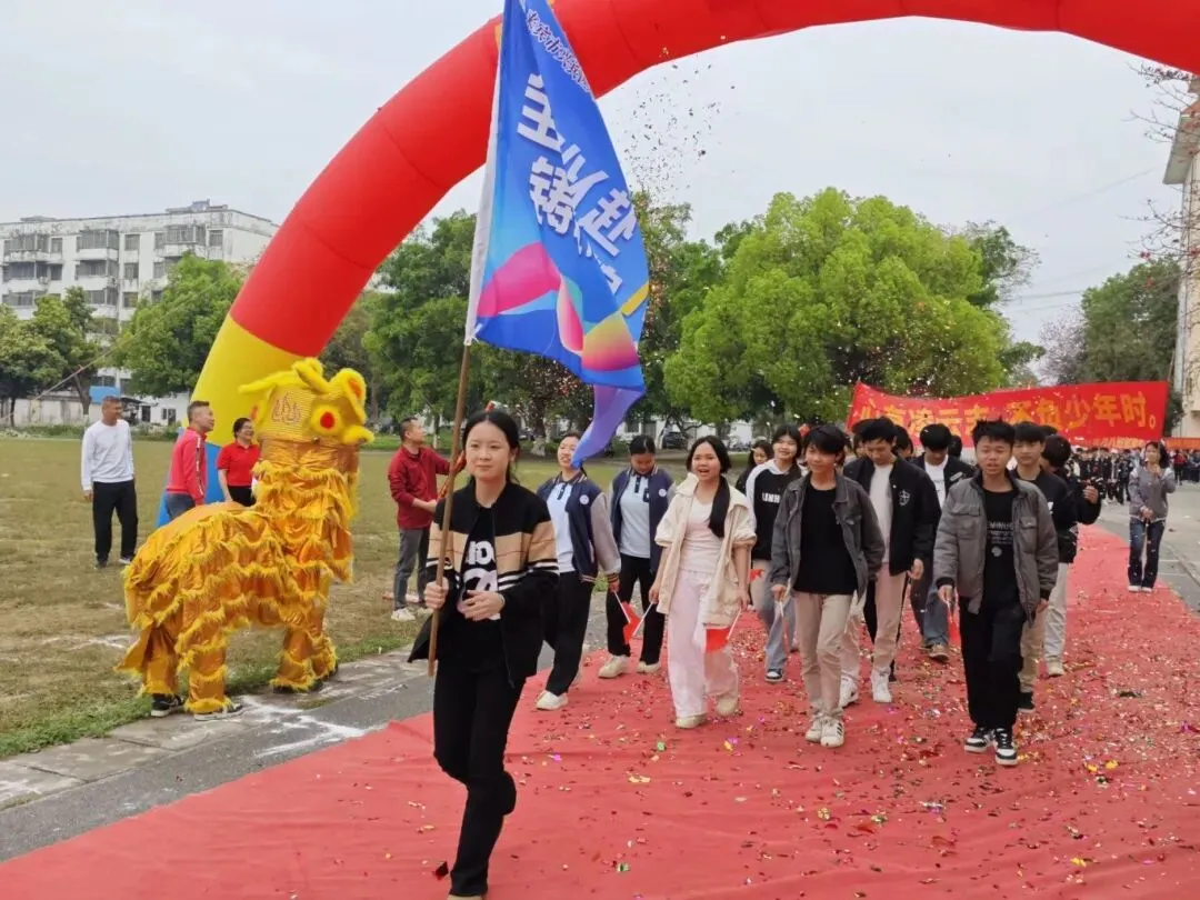 策马扬鞭正当时,圆梦中考在今朝——凤凰八一中学2026年中考百日誓师大会圆满举行 第23张 策马扬鞭正当时,圆梦中考在今朝——凤凰八一中学2026年中考百日誓师大会圆满举行 第23张