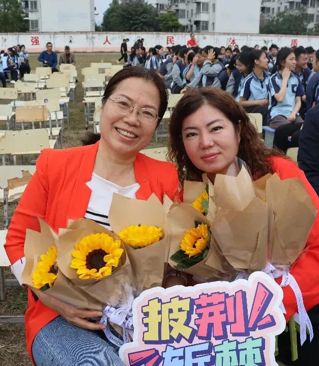 策马扬鞭正当时,圆梦中考在今朝——凤凰八一中学2026年中考百日誓师大会圆满举行 第56张 策马扬鞭正当时,圆梦中考在今朝——凤凰八一中学2026年中考百日誓师大会圆满举行 第56张