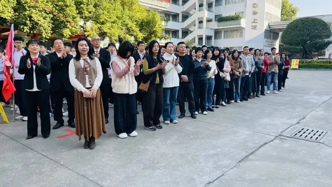 抖擞凌云志 春光为我来 ——2026中考百日誓师大会激情启幕 第17张 抖擞凌云志 春光为我来 ——2026中考百日誓师大会激情启幕 第17张