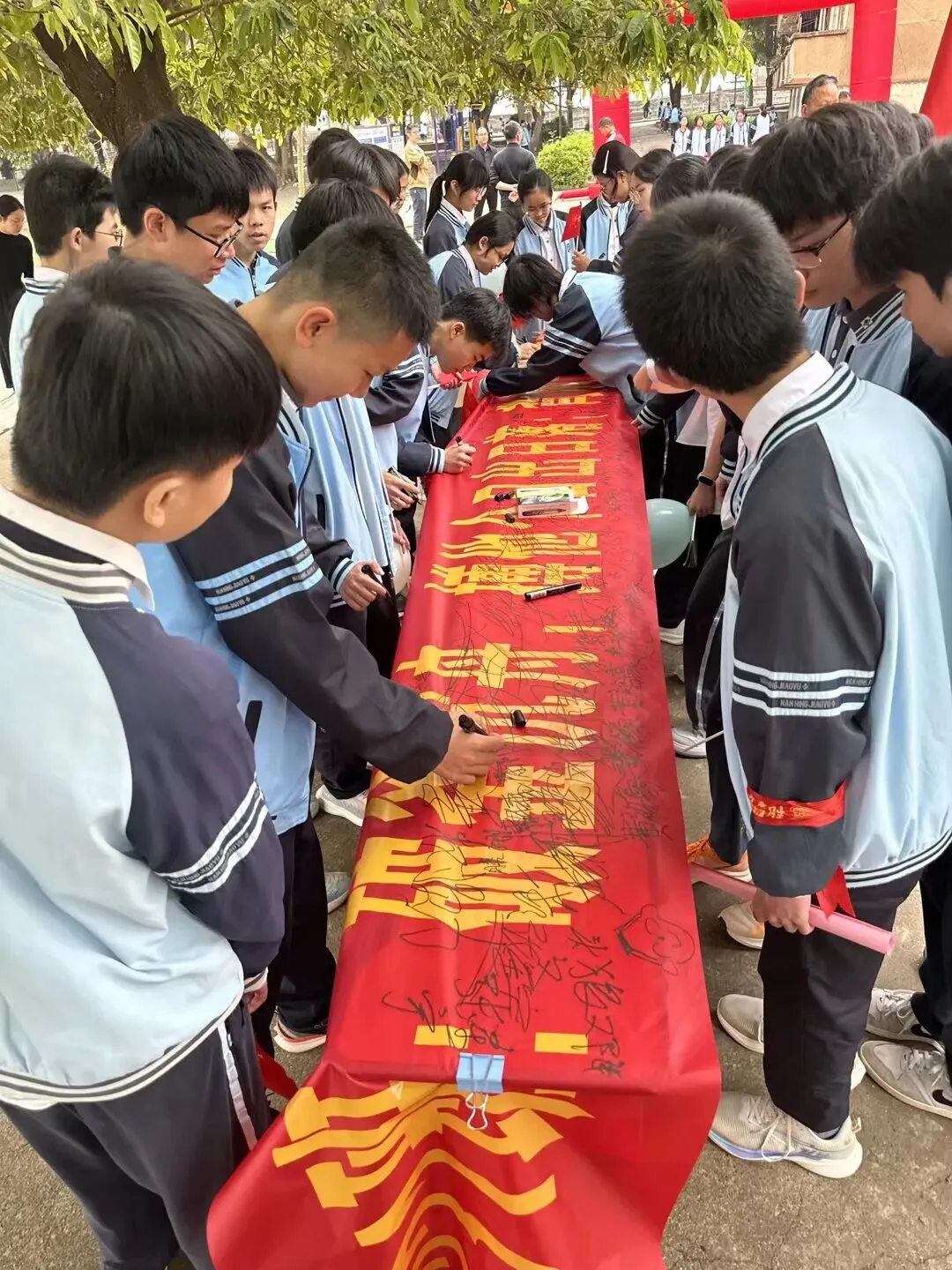 百日逐梦,决战中考——明阳中学2026届中考百日誓师大会圆满举行! 第20张 百日逐梦,决战中考——明阳中学2026届中考百日誓师大会圆满举行! 第20张