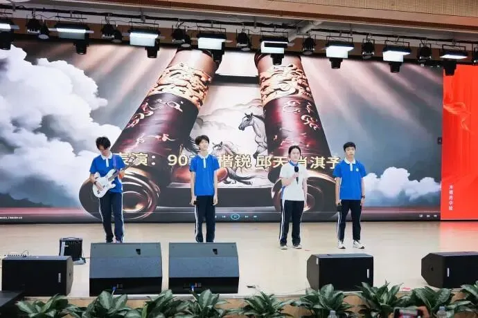 策马驭风战百日!中考冲刺动员大会燃情启幕-第17张图片-四季读书网