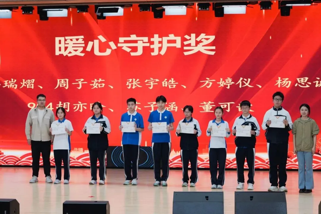 策马驭风战百日!中考冲刺动员大会燃情启幕-第35张图片-四季读书网