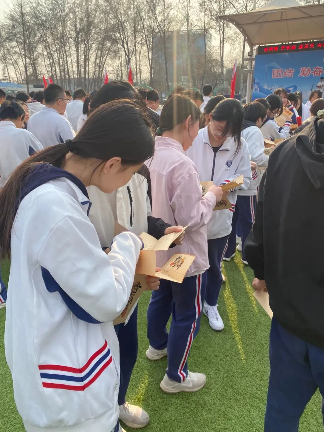 百日砺剑,决胜中考,青春无悔 逐梦远航——2026届顺义五中初三百日誓师大会-第38张图片-四季读书网