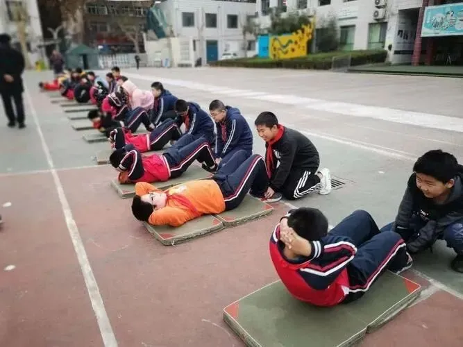 中考体育冲刺:技术动作精解 第4张 中考体育冲刺:技术动作精解 第4张