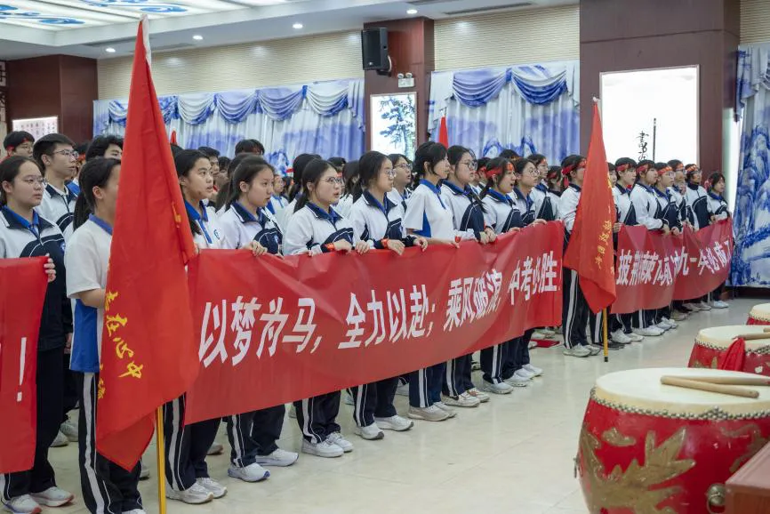 【美好天成·中考动员】骐骥驰骋,为梦而战 | 我校九年级励志教育暨青春宣誓仪式 第42张 【美好天成·中考动员】骐骥驰骋,为梦而战 | 我校九年级励志教育暨青春宣誓仪式 第42张