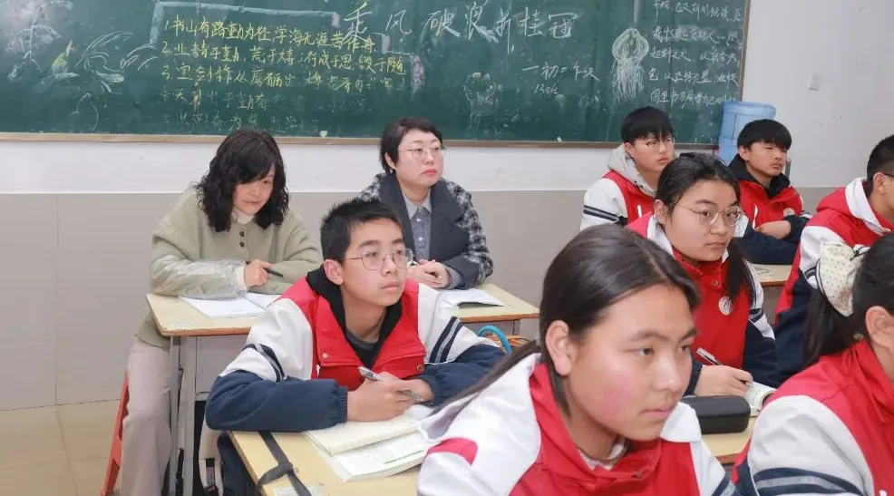 精准调研明方向 凝心聚力备中考——县教师发展中心深入县初级中学开展复课调研 第5张 精准调研明方向 凝心聚力备中考——县教师发展中心深入县初级中学开展复课调研 第5张
