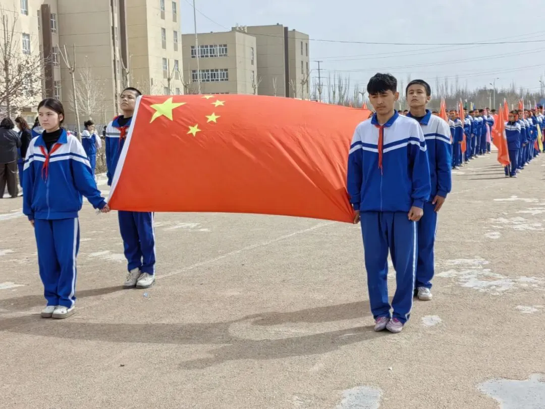 壮志凌云赴中考 青春逐梦正当时——喀什市第十五中学中考百日誓师大会燃情启幕-第3张图片-四季读书网