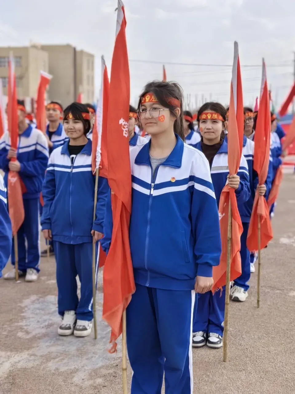 壮志凌云赴中考 青春逐梦正当时——喀什市第十五中学中考百日誓师大会燃情启幕-第4张图片-四季读书网