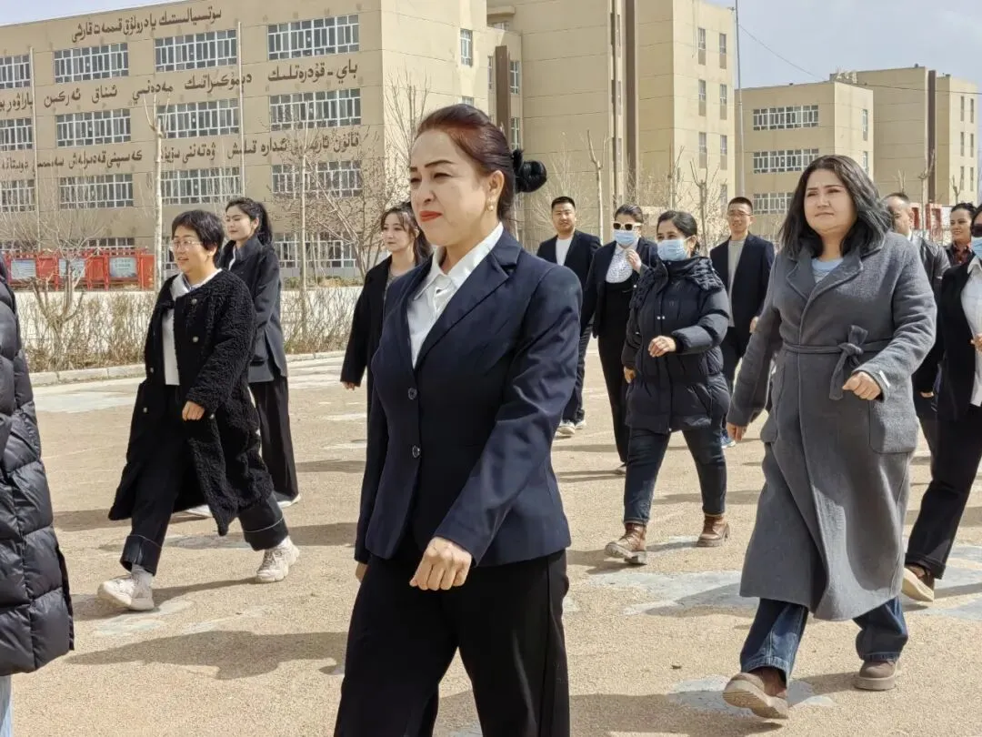 壮志凌云赴中考 青春逐梦正当时——喀什市第十五中学中考百日誓师大会燃情启幕-第14张图片-四季读书网