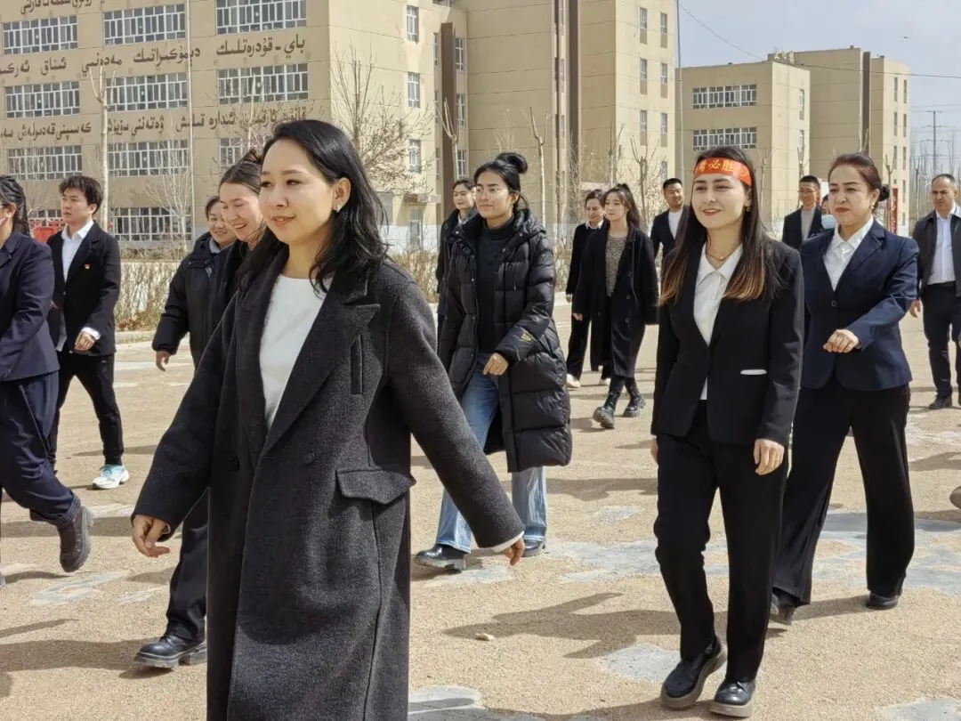 壮志凌云赴中考 青春逐梦正当时——喀什市第十五中学中考百日誓师大会燃情启幕-第18张图片-四季读书网