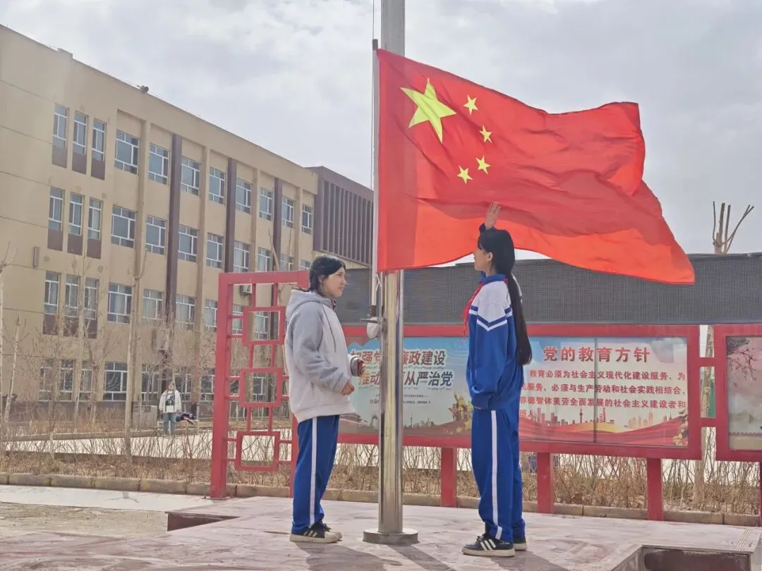 壮志凌云赴中考 青春逐梦正当时——喀什市第十五中学中考百日誓师大会燃情启幕-第20张图片-四季读书网