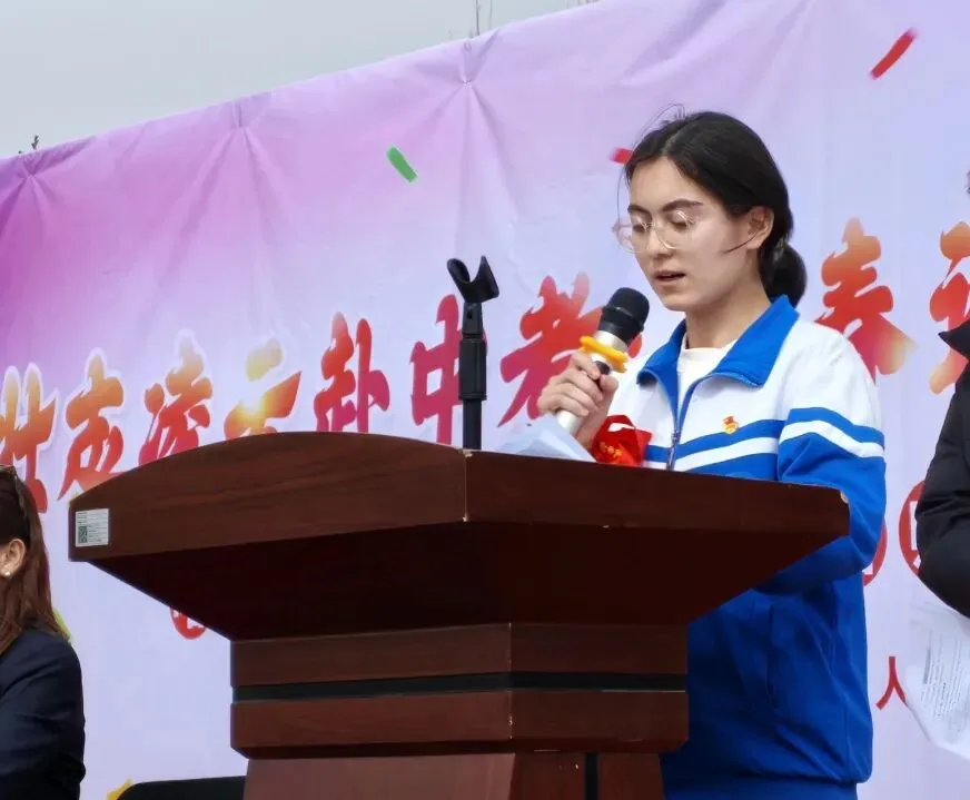壮志凌云赴中考 青春逐梦正当时——喀什市第十五中学中考百日誓师大会燃情启幕-第43张图片-四季读书网