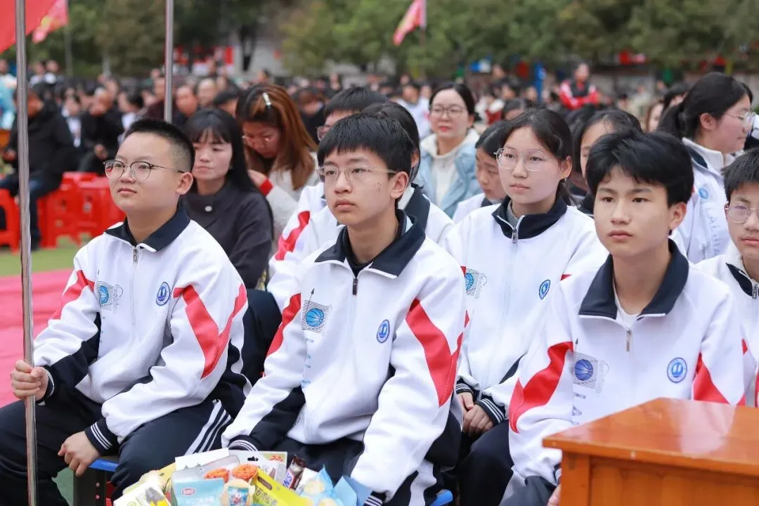 壮志凌云赴中考,青春逐梦正当时——印江县初中第三教育集团2026届百日誓师大会温情与豪情共燃-第25张图片-四季读书网
