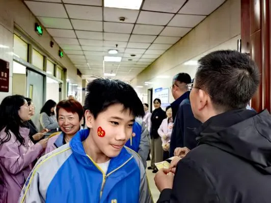 奋斗青春 决战百日 马上行动 中考必胜 | 太原十五中2026届初三百日誓师大会圆满结束 第11张 奋斗青春 决战百日 马上行动 中考必胜 | 太原十五中2026届初三百日誓师大会圆满结束 第11张