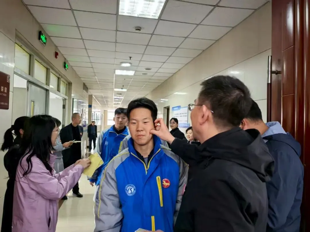 奋斗青春 决战百日 马上行动 中考必胜 | 太原十五中2026届初三百日誓师大会圆满结束 第13张 奋斗青春 决战百日 马上行动 中考必胜 | 太原十五中2026届初三百日誓师大会圆满结束 第13张