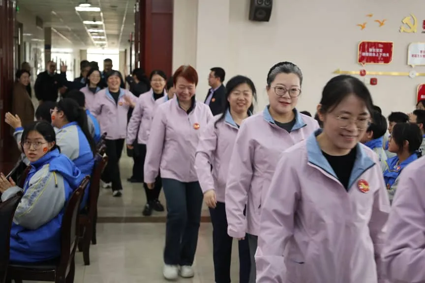 奋斗青春 决战百日 马上行动 中考必胜 | 太原十五中2026届初三百日誓师大会圆满结束 第15张 奋斗青春 决战百日 马上行动 中考必胜 | 太原十五中2026届初三百日誓师大会圆满结束 第15张