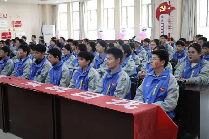 奋斗青春 决战百日 马上行动 中考必胜 | 太原十五中2026届初三百日誓师大会圆满结束 第22张 奋斗青春 决战百日 马上行动 中考必胜 | 太原十五中2026届初三百日誓师大会圆满结束 第22张