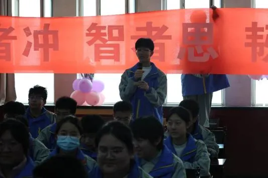 奋斗青春 决战百日 马上行动 中考必胜 | 太原十五中2026届初三百日誓师大会圆满结束 第39张 奋斗青春 决战百日 马上行动 中考必胜 | 太原十五中2026届初三百日誓师大会圆满结束 第39张