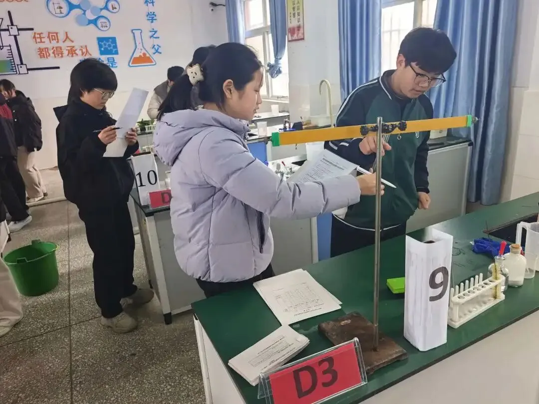 【顺中·教学】“以考代练强技能,实战模拟迎中招”———顺山店中学2026年中招理化生实验操作第一轮简报 第5张 【顺中·教学】“以考代练强技能,实战模拟迎中招”———顺山店中学2026年中招理化生实验操作第一轮简报 第5张
