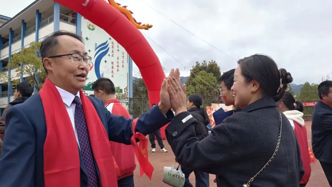 【百日砺剑赴山海 青春逐梦赢中考】台江县第二中学隆重举行2026届百日誓师大会暨家长会 第42张