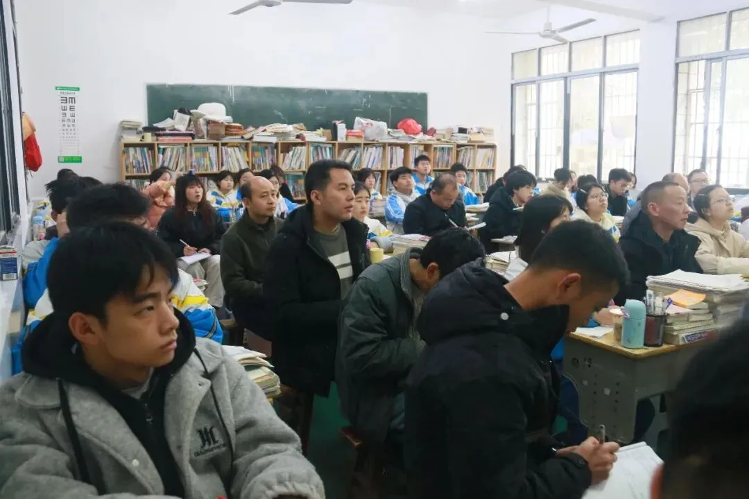 【聚焦州模・以研促教】聚焦州一模试卷 推进教研提质|黄平县旧州中学组织开展州一模讲评专项研讨活动-第11张图片-四季读书网