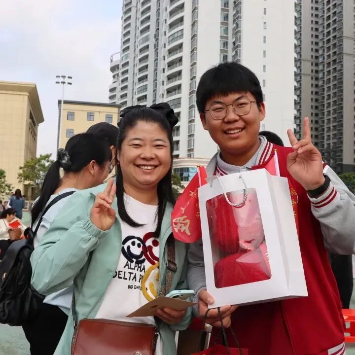 防城港市桃花湾中学2026年中考百日誓师大会圆满举行 第22张