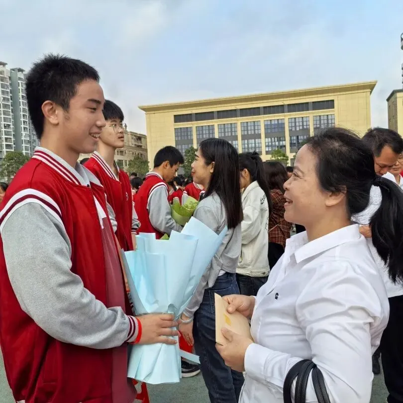 防城港市桃花湾中学2026年中考百日誓师大会圆满举行 第25张