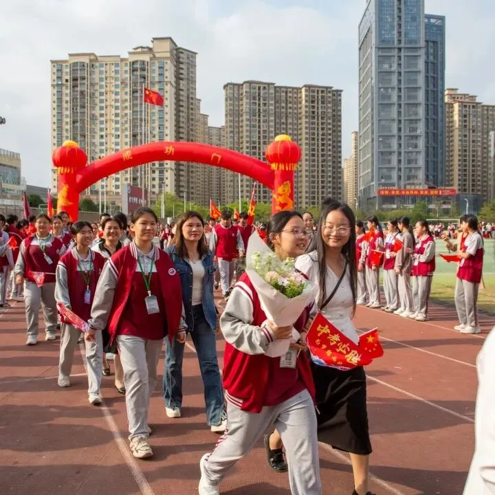 防城港市桃花湾中学2026年中考百日誓师大会圆满举行 第38张