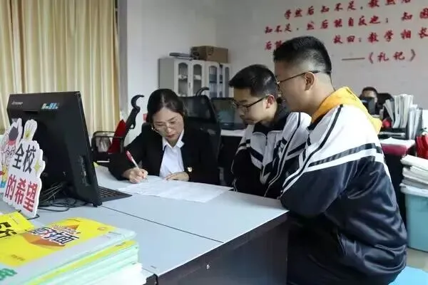 中考护航践初心,良师领航育新苗||王烽烽老师:深耕杏坛育桃李,数韵匠心护 第5张