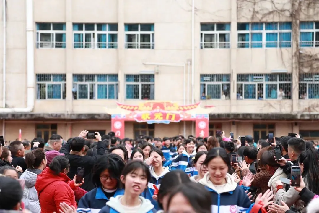 黎平县第八中学举行2026届中考百日誓师大会 第22张 黎平县第八中学举行2026届中考百日誓师大会 第22张