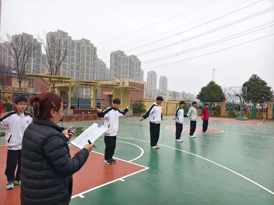 青春砺剑,备战中考——睢阳区宋城中学举行九年级体育模拟考试 第4张
