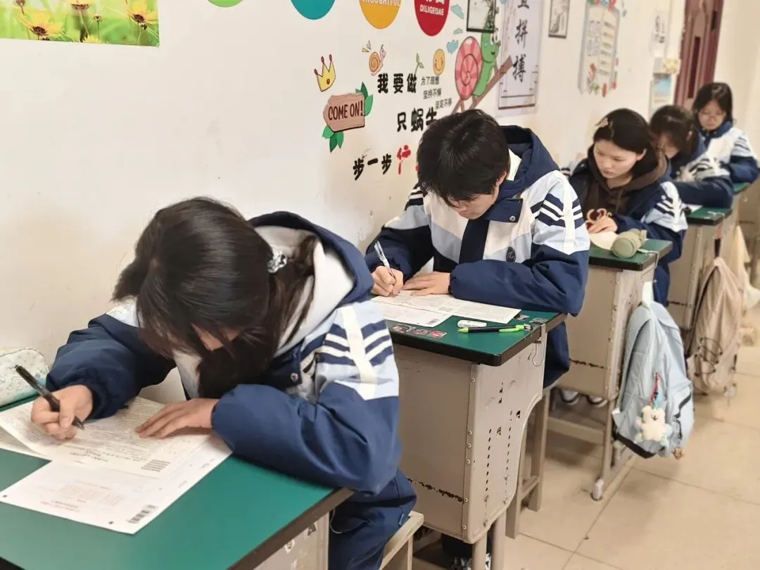 严阵以待迎模考 凝心聚力战高考——南昌市致远双语学校2026届高三“一模”测试圆满结束 第15张 严阵以待迎模考 凝心聚力战高考——南昌市致远双语学校2026届高三“一模”测试圆满结束 第15张